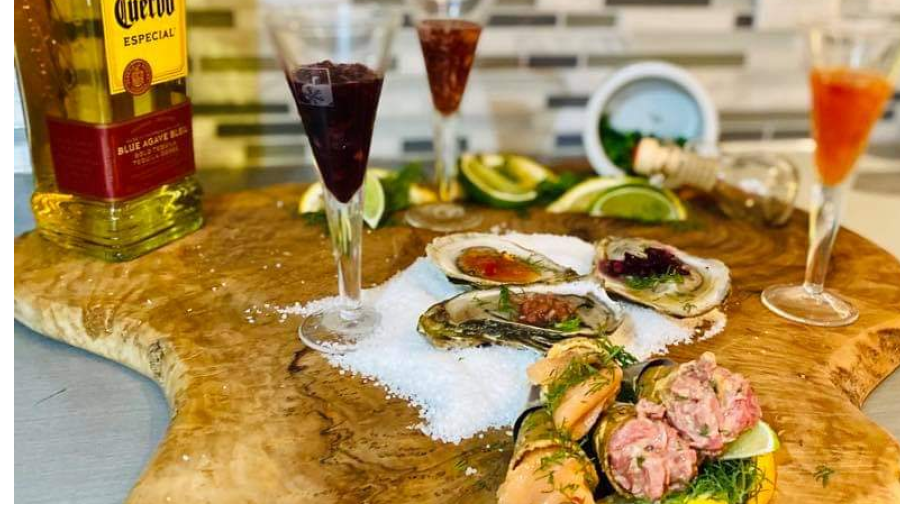 Bouchée Cornet tartare de boeuf BBQ- Cornet tartare de saumon- bleuet et basilic- Huitre mignonettes