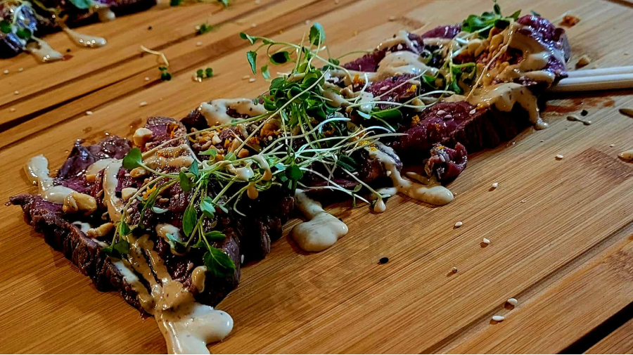 Entrée Tataki de boeuf à l'asiatique